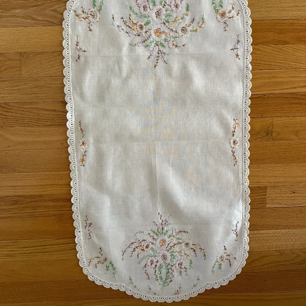Vintage Embroidered Linen Dresser Scarf Runner Crochet Edge 34